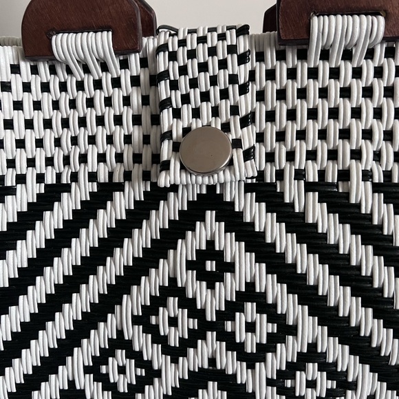 NWOT Guatemalan Handwoven Tote Bag Beach Large Black and white - Picture 4 of 13
